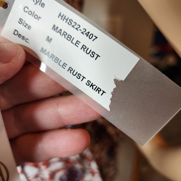 NWT House of Harlow smocked marbled rust skirt. M - Picture 6 of 13